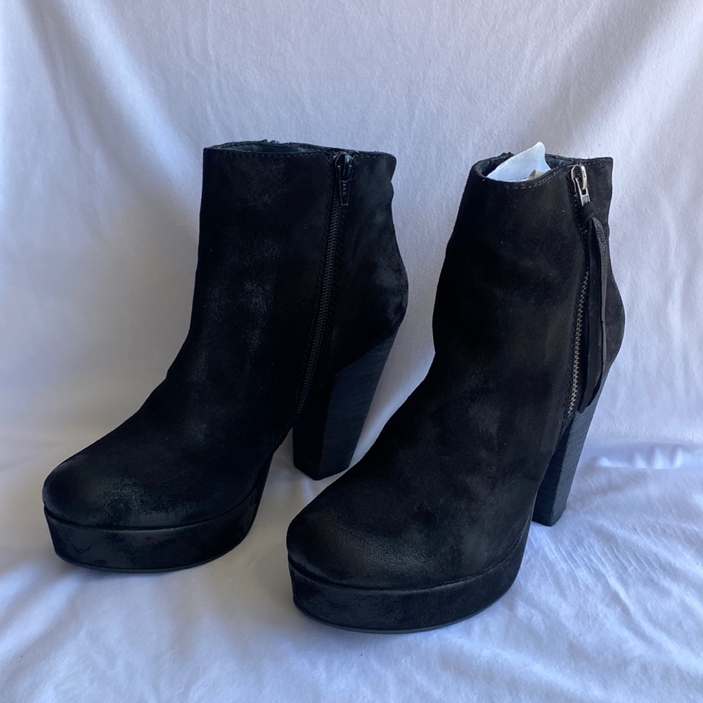 Steve Madden Reduxx Black Suede Bootie - 9